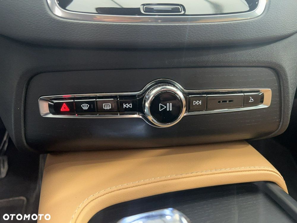 Volvo XC 90 - 23