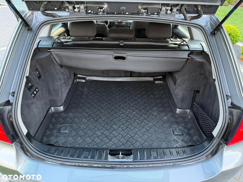 BMW Seria 3 320i - 28