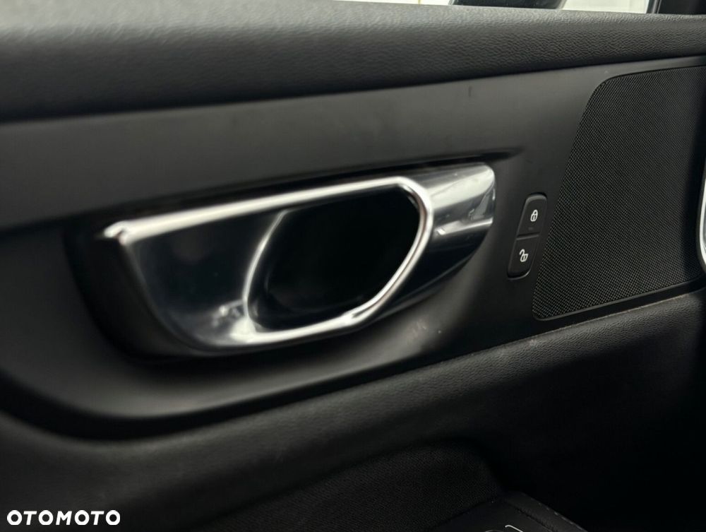 Volvo V60 Cross Country - 31