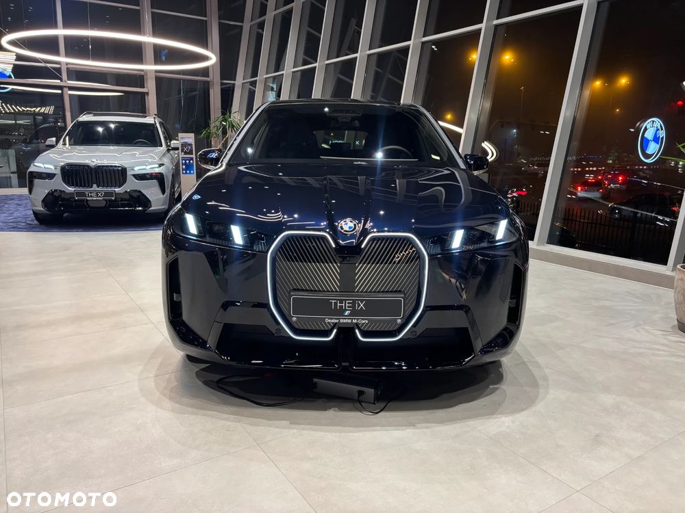 BMW iX - 4