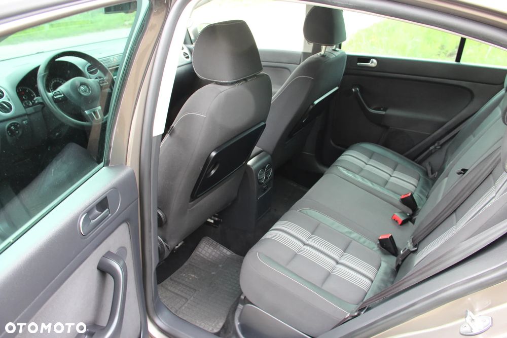 Volkswagen Golf Plus 1.6 TDI DPF DSG MATCH - 14