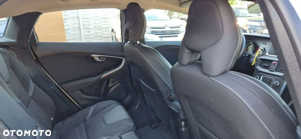 Volvo V40 - 25