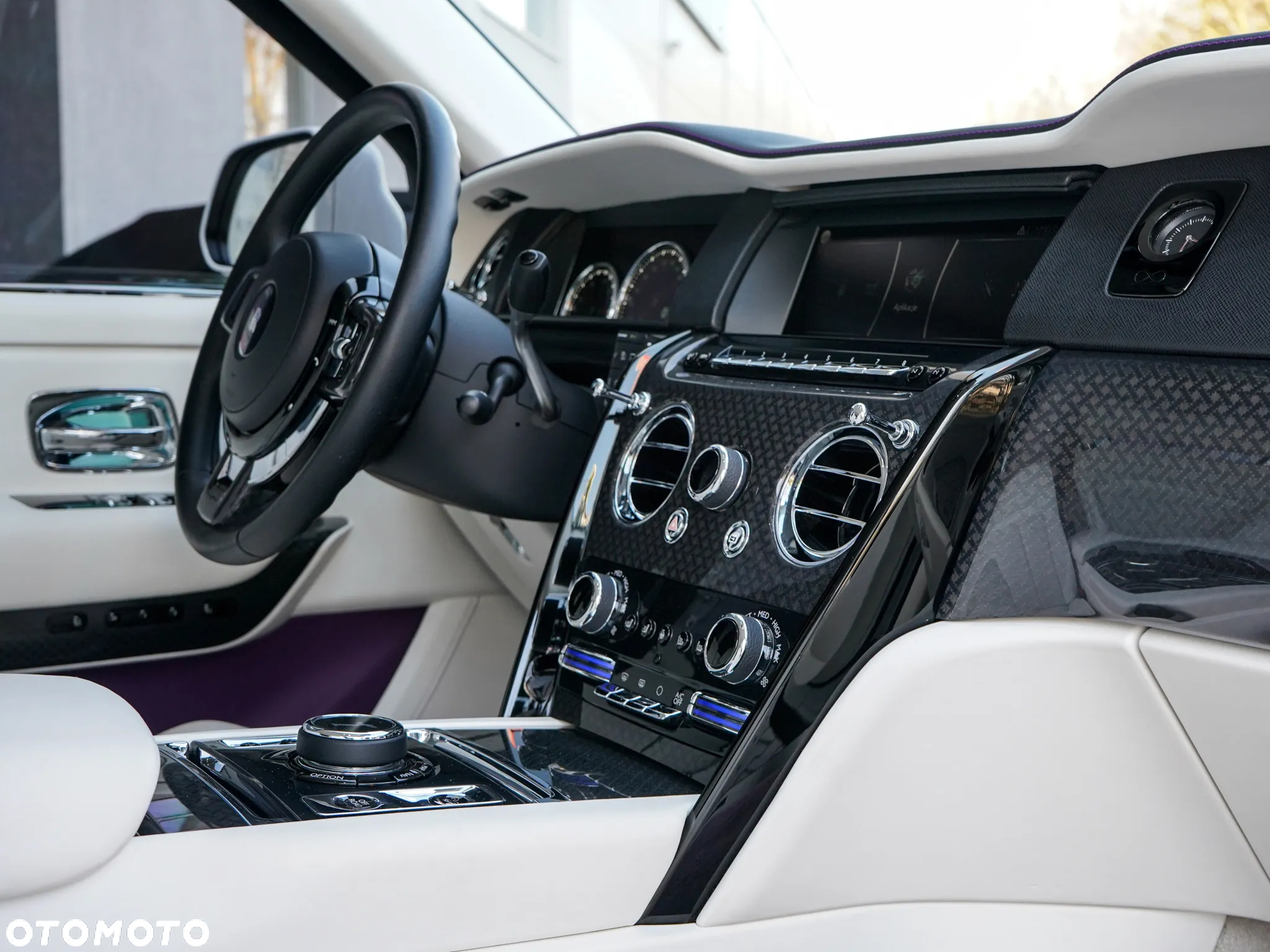 Rolls-Royce Cullinan Black Badge - 28