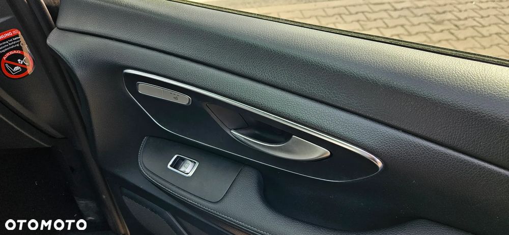 Mercedes-Benz Klasa V - 20