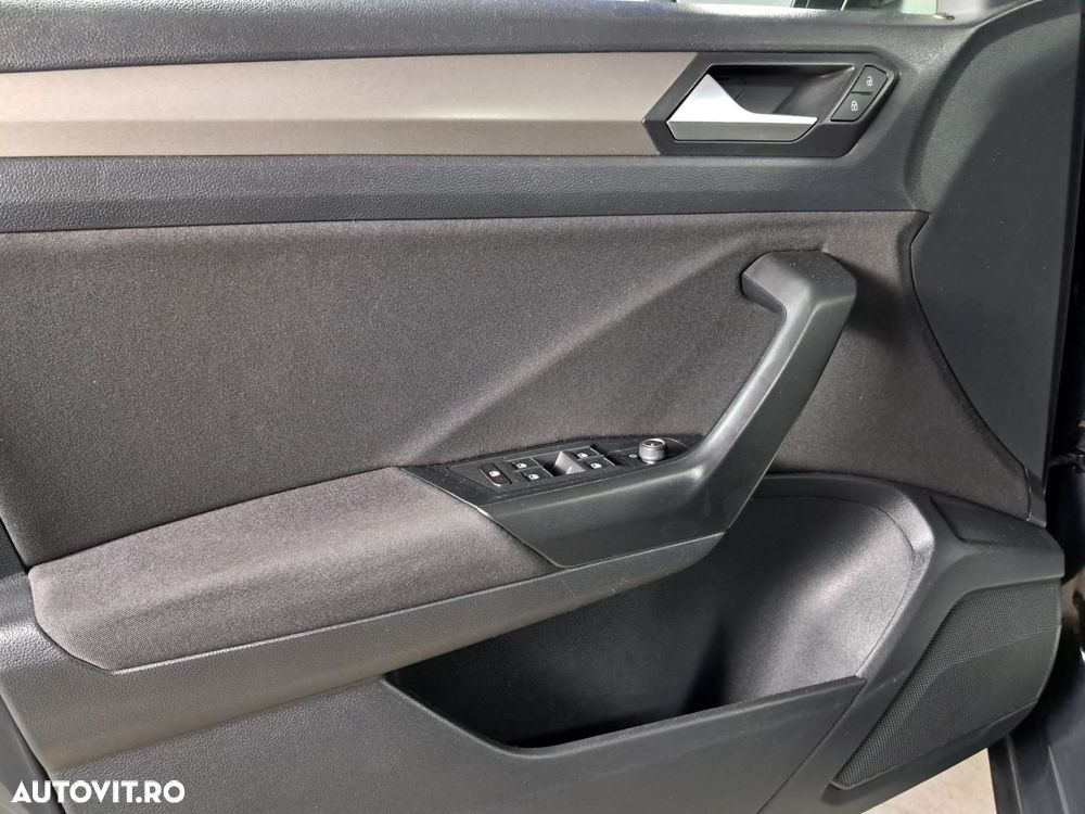 Volkswagen T-Roc - 10