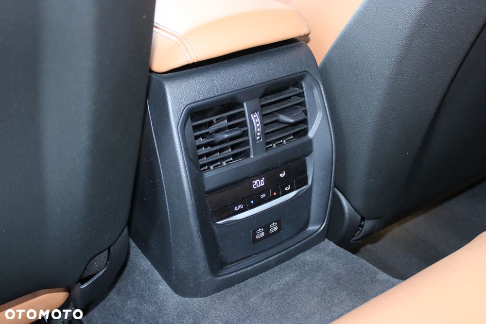 BMW Seria 3 M340i xDrive - 25