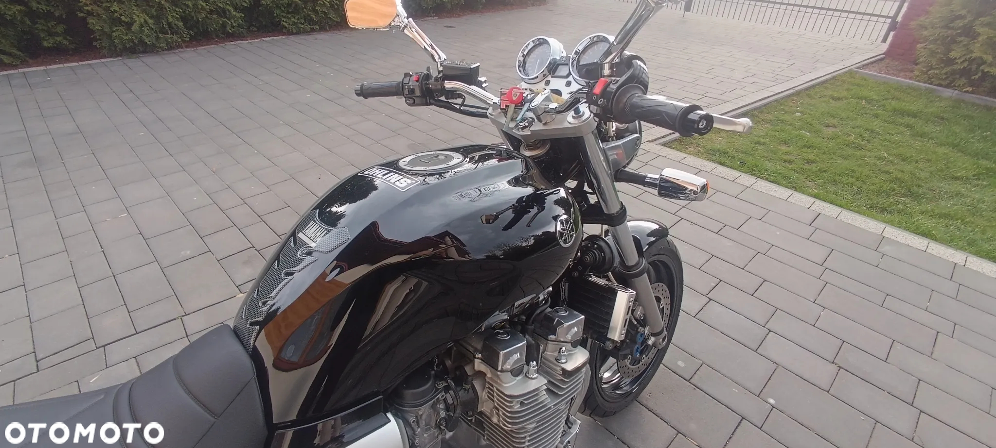 Yamaha XJR - 18