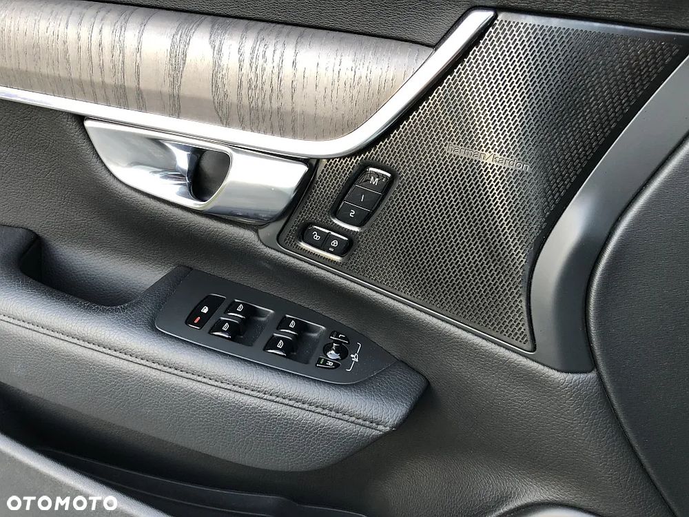 Volvo V90 Cross Country - 27