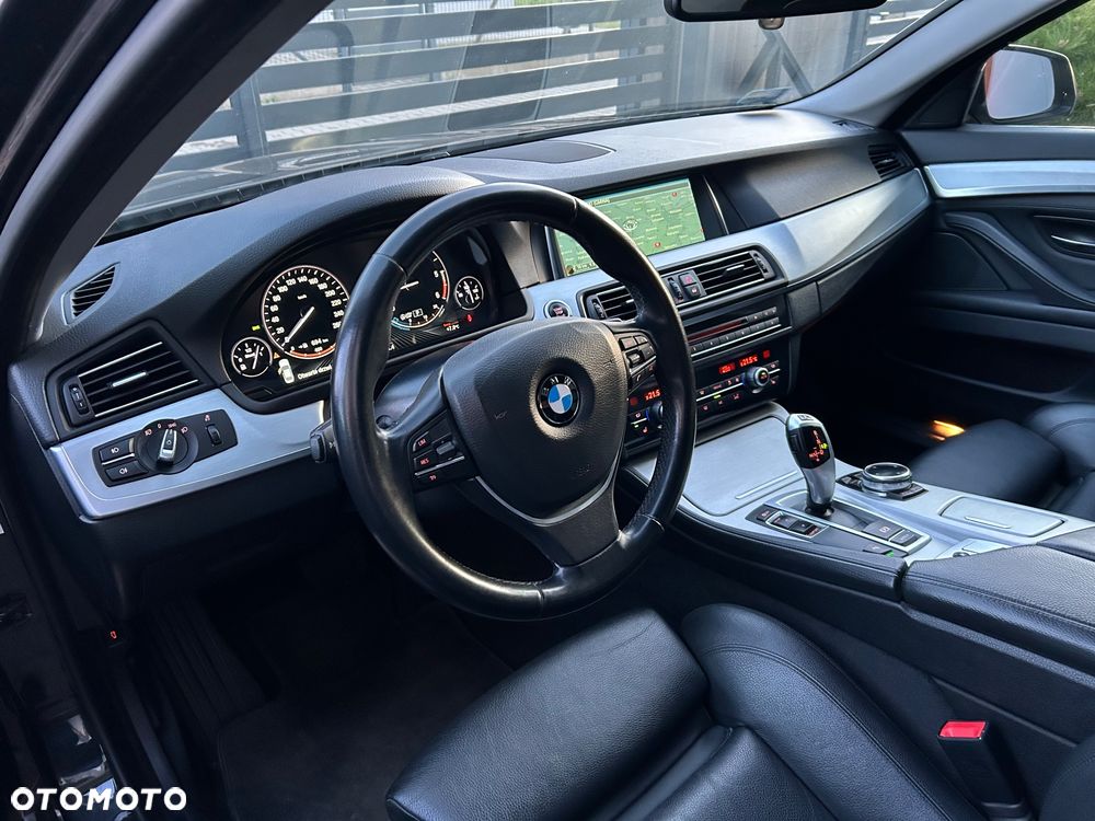 BMW Seria 5 525d xDrive - 8