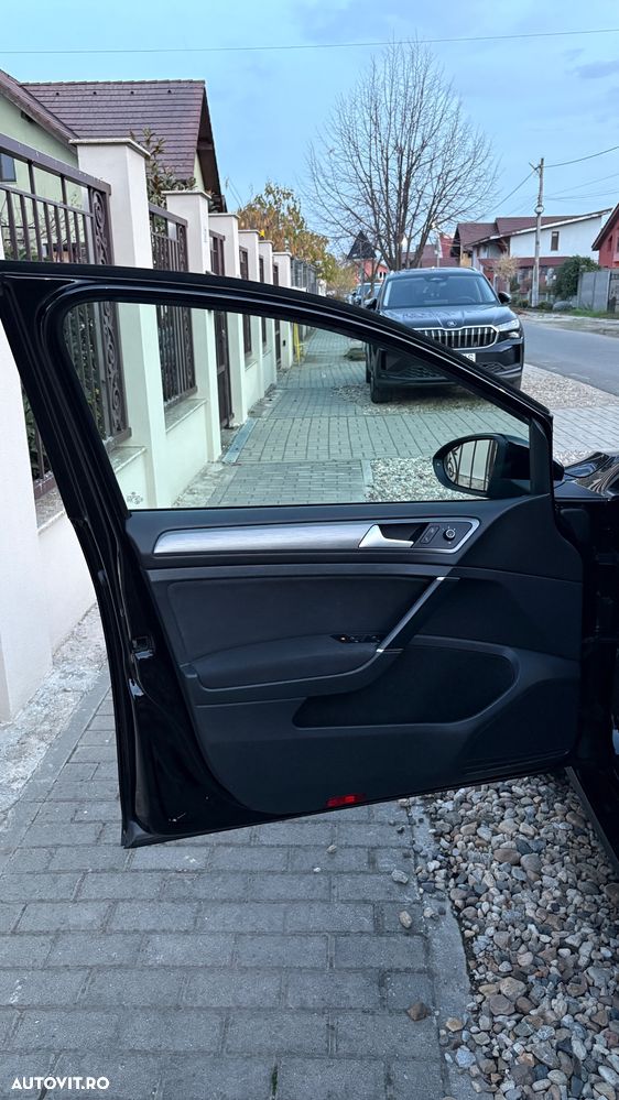 Volkswagen Golf - 11