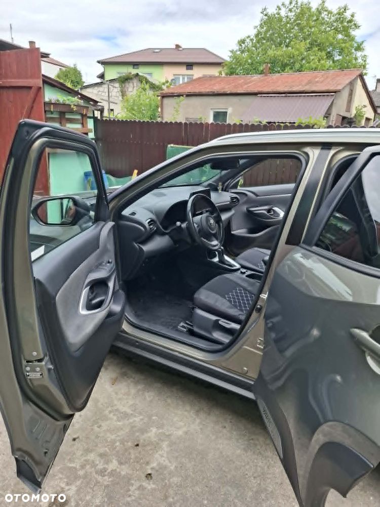 Toyota Yaris Cross Hybrid 1.5 Comfort 4x4 - 21