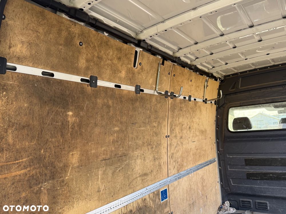 Volkswagen CRAFTER - 13