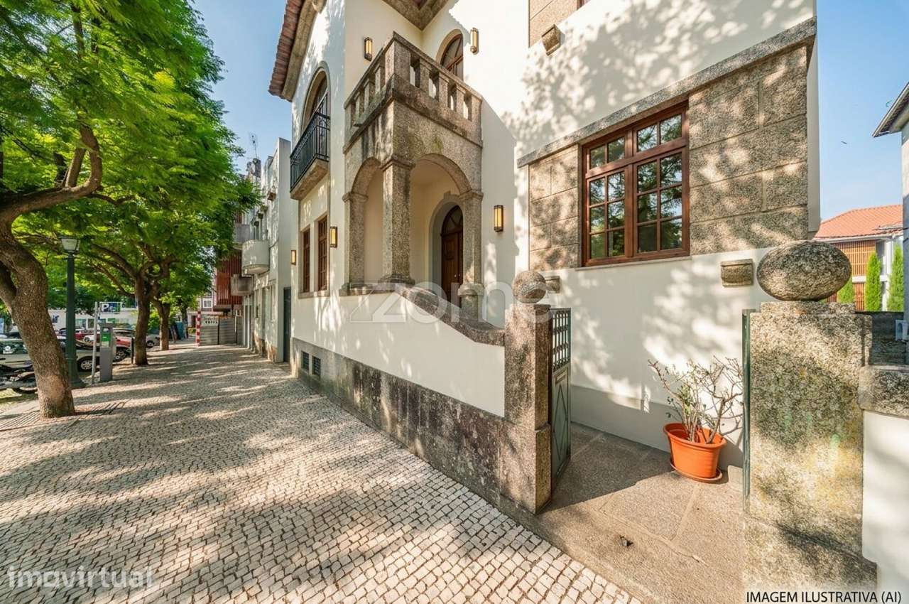 Moradia Clássica com Jardim no Centro Histórico de Guimarães