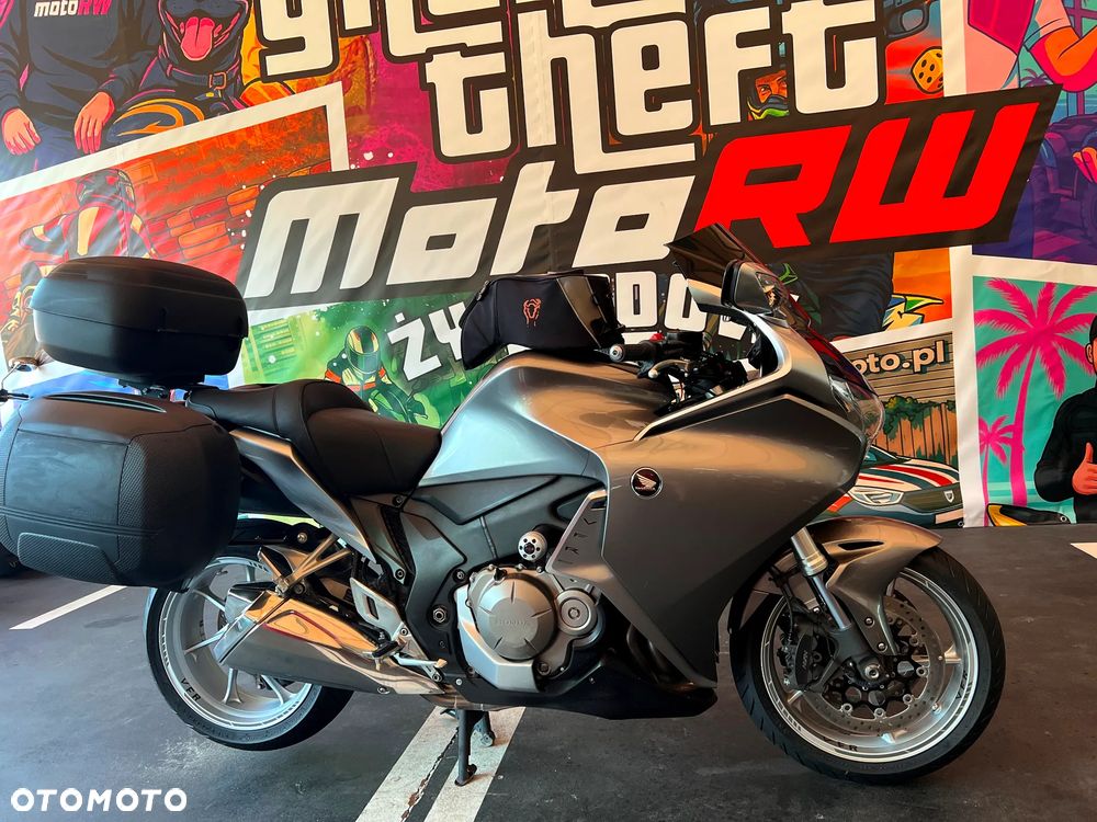 Honda VFR - 2