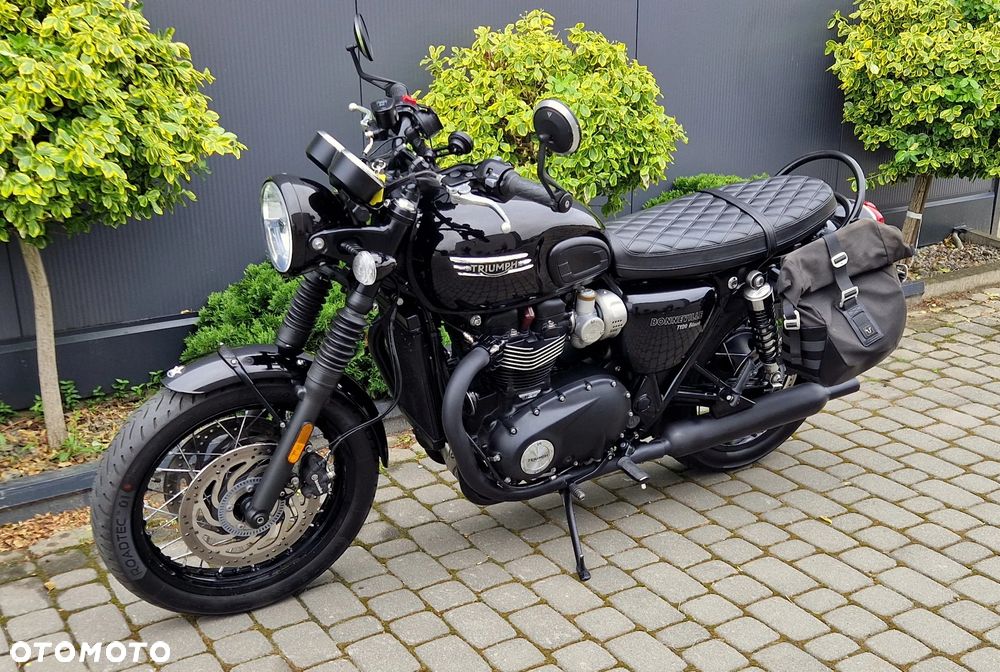 Triumph Bonneville - 4