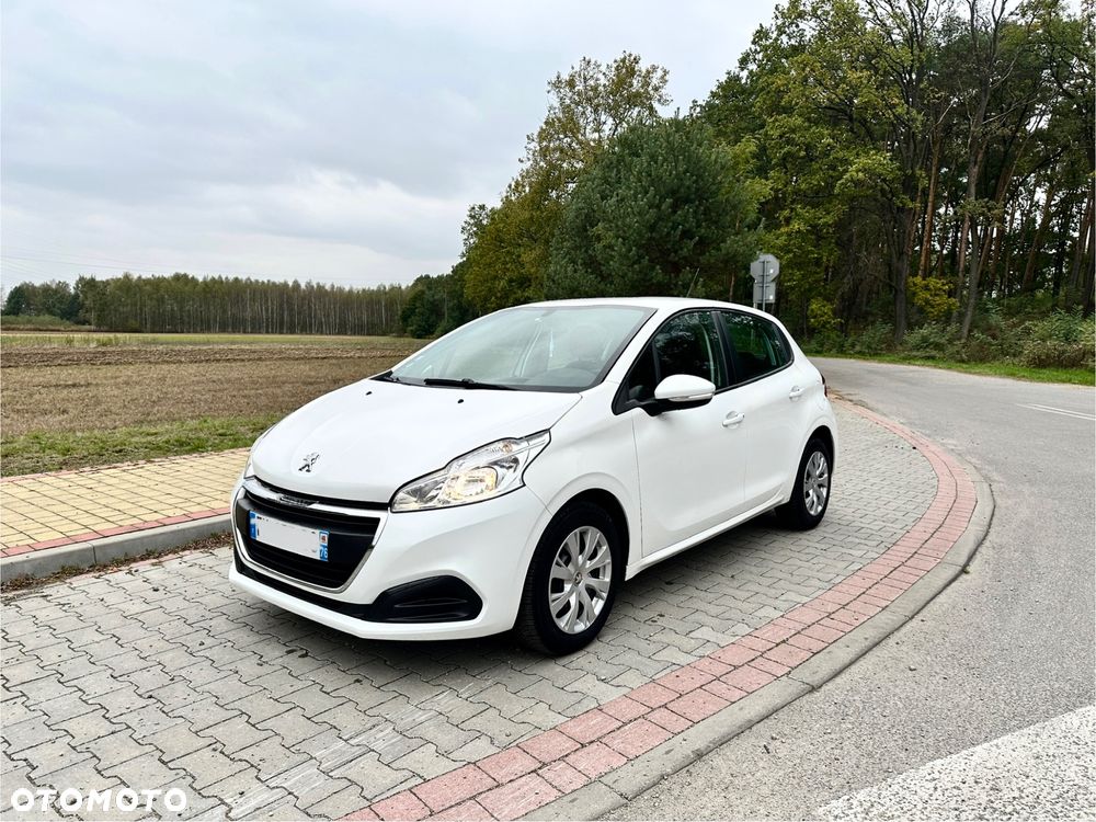 Peugeot 208 - 1