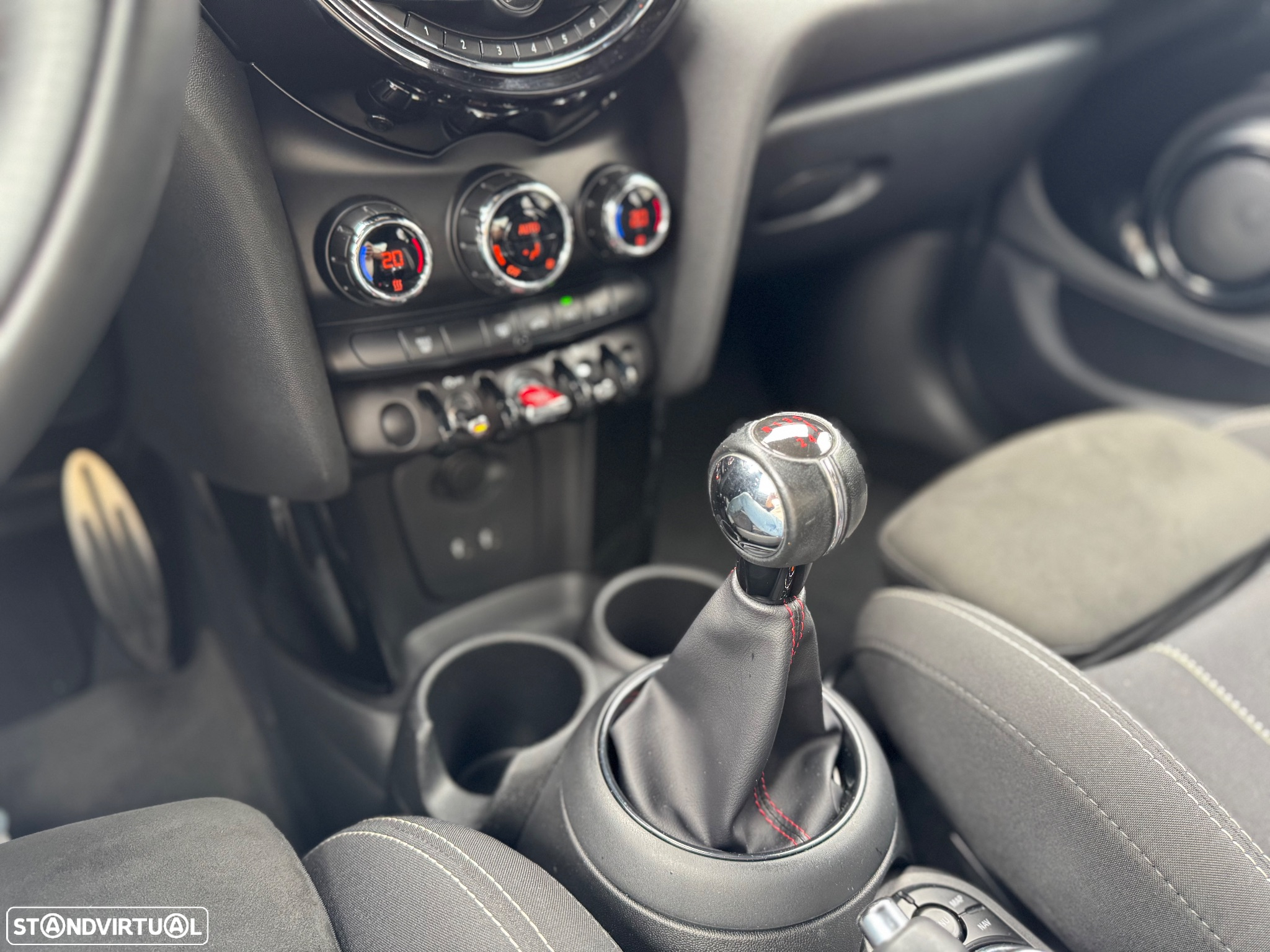MINI 5 Portas Cooper D - 17