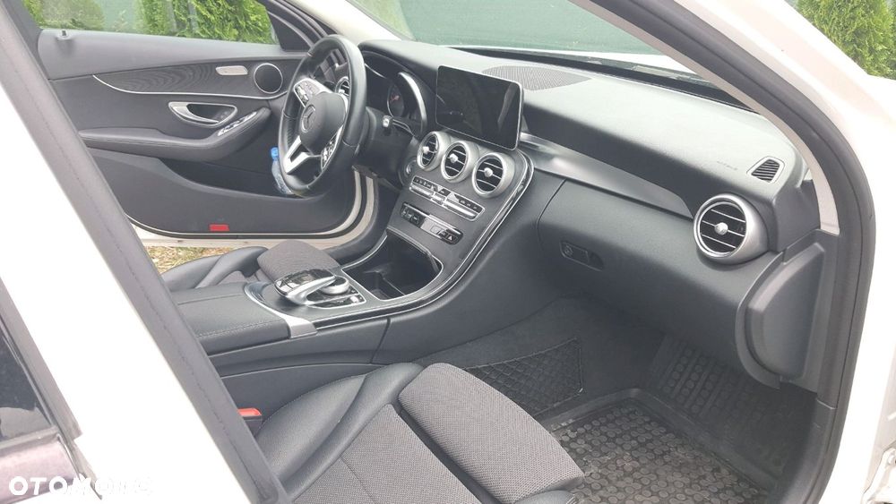 Mercedes-Benz Klasa C 200 4Matic 9G-TRONIC Exclusive - 6