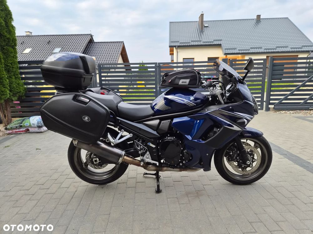 Suzuki GSX - 16