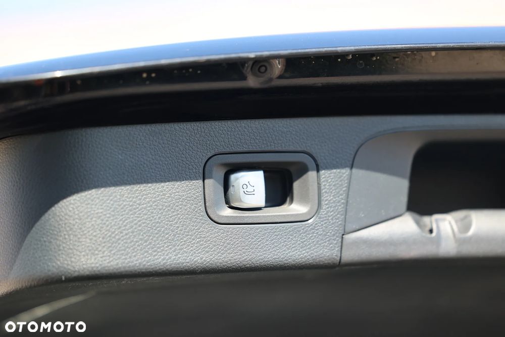 Mercedes-Benz GLC - 27