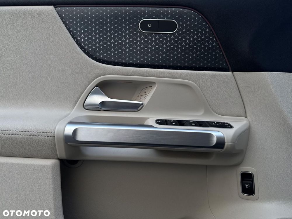 Mercedes-Benz GLB - 11