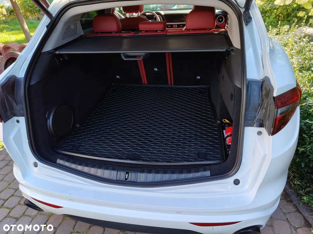 Alfa Romeo Stelvio 2.0 Turbo 16V AT8-Q4 Veloce Ti - 7