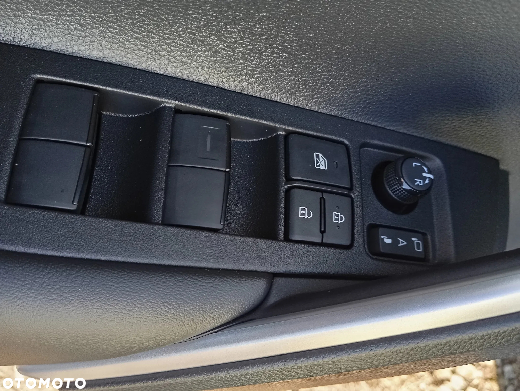 Toyota Corolla Cross 2.0 Hybrid Style - 17