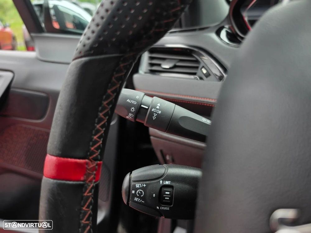 Peugeot 208 - 14