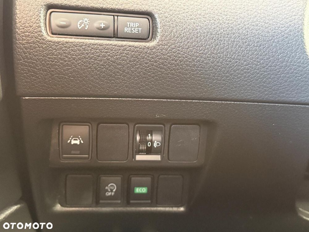 Nissan Qashqai 1.3 DIG-T N-Connecta DCT - 31