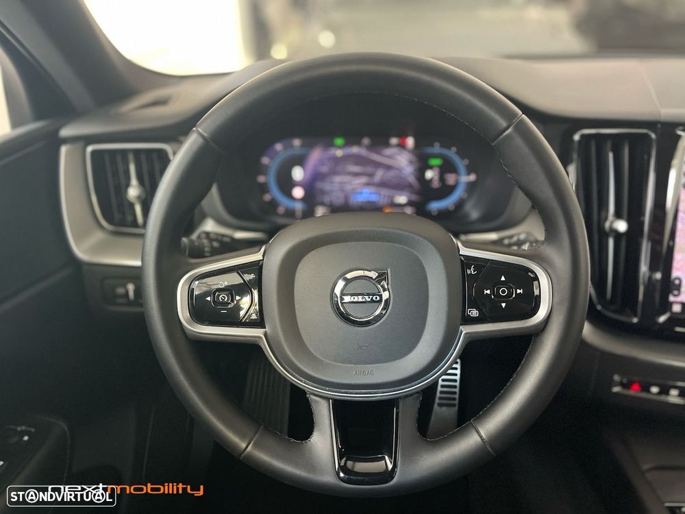 Volvo XC 60 2.0 T6 PHEV R-Design AWD - 15
