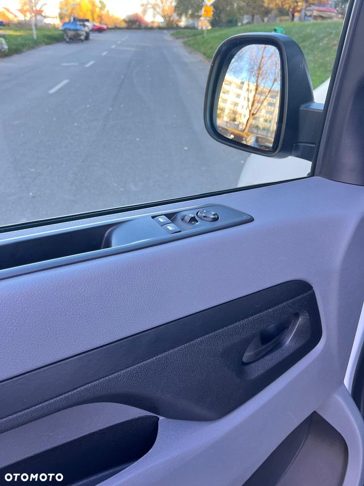 Opel VIVARO - 19