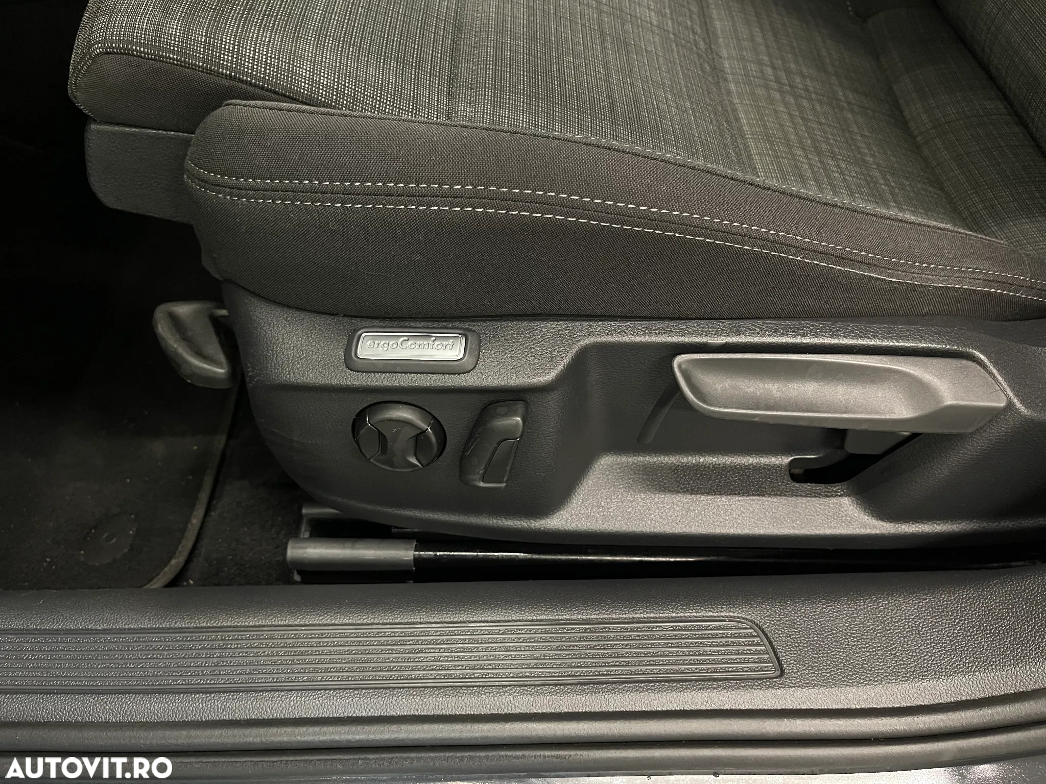 Volkswagen Passat Variant 2.0 TDI DSG Comfortline - 26