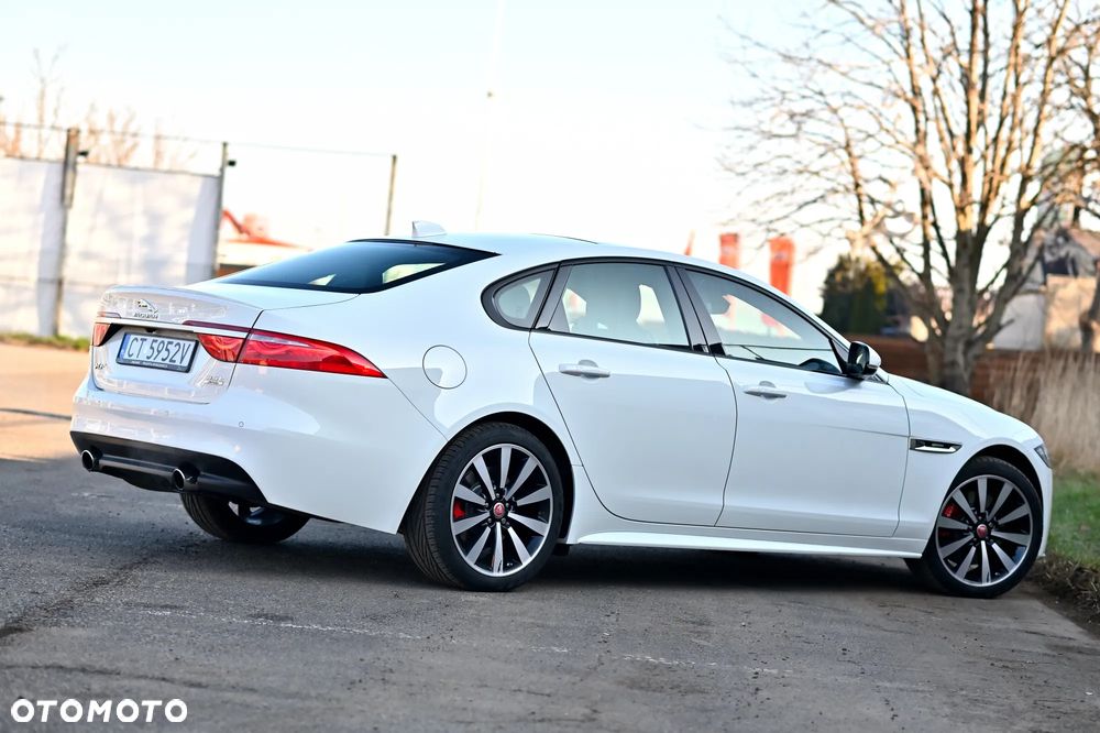 Jaguar XF 35t AWD R-Sport - 17