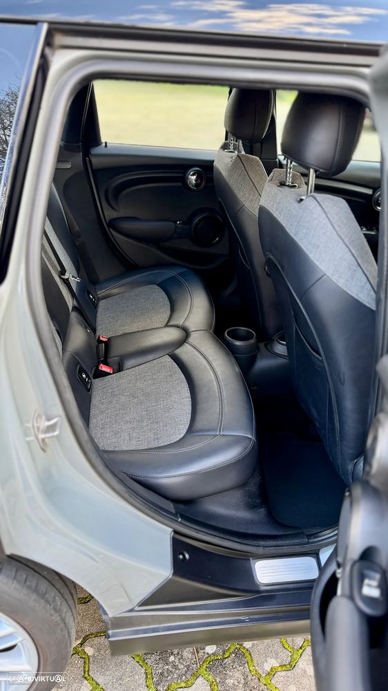 MINI 5 Portas Cooper D Auto - 24