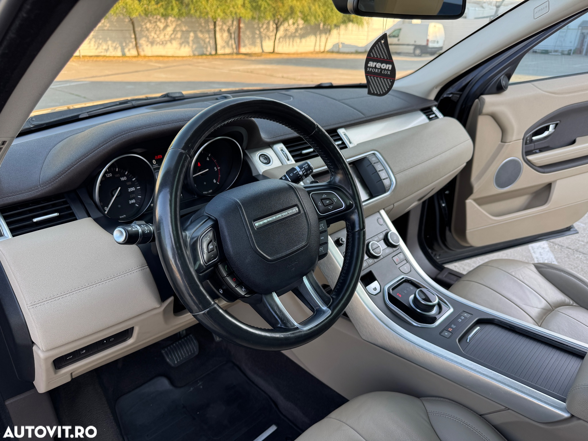 Land Rover Range Rover Evoque - 16