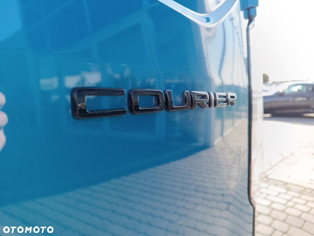 Ford Transit Courier - 25