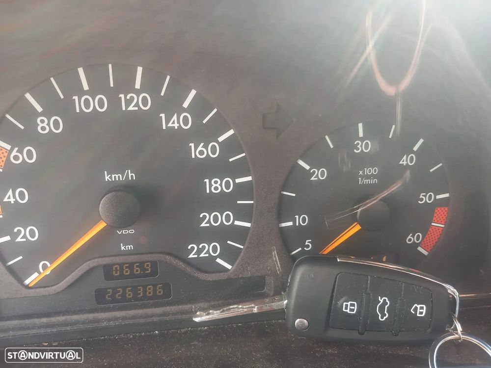 Mercedes-Benz E 220 - 3