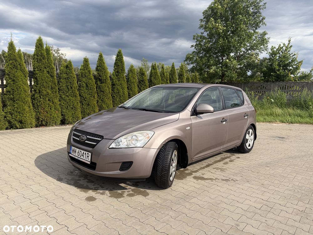 Kia Ceed - 1