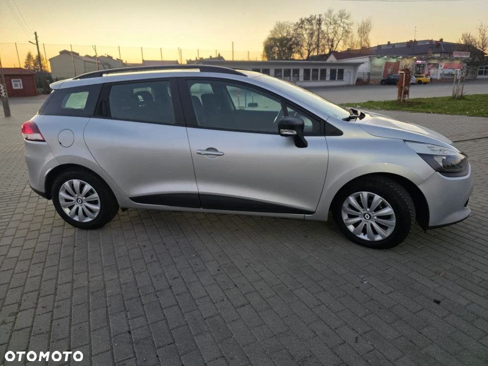 Renault Clio 1.2 16V 75 Expression - 11