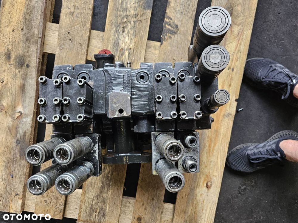 ROZDZIELACZ STEYR 6230 CVT T7 PUMA - 1