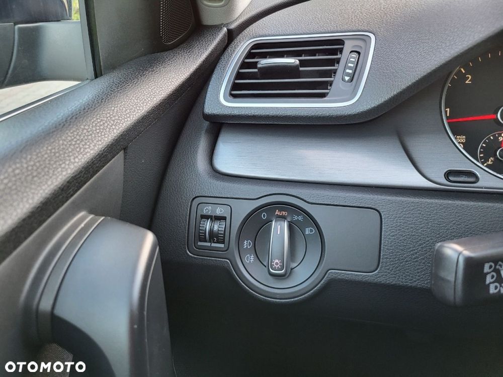 Volkswagen Passat - 31