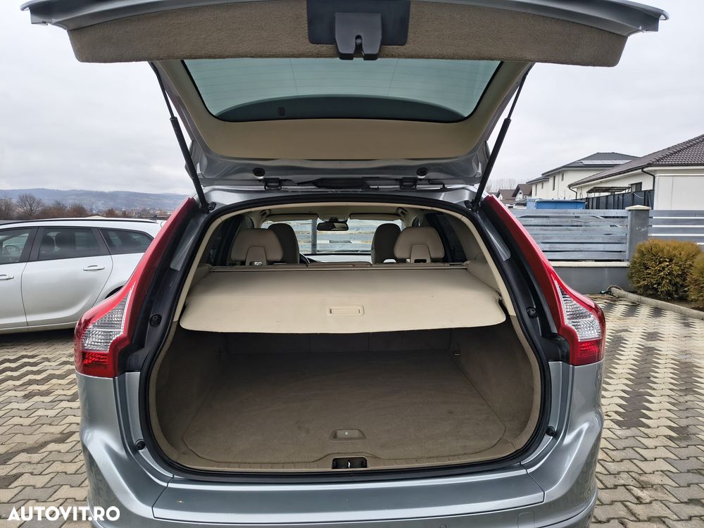 Volvo XC 60 D4 AWD Geartronic Summum - 11