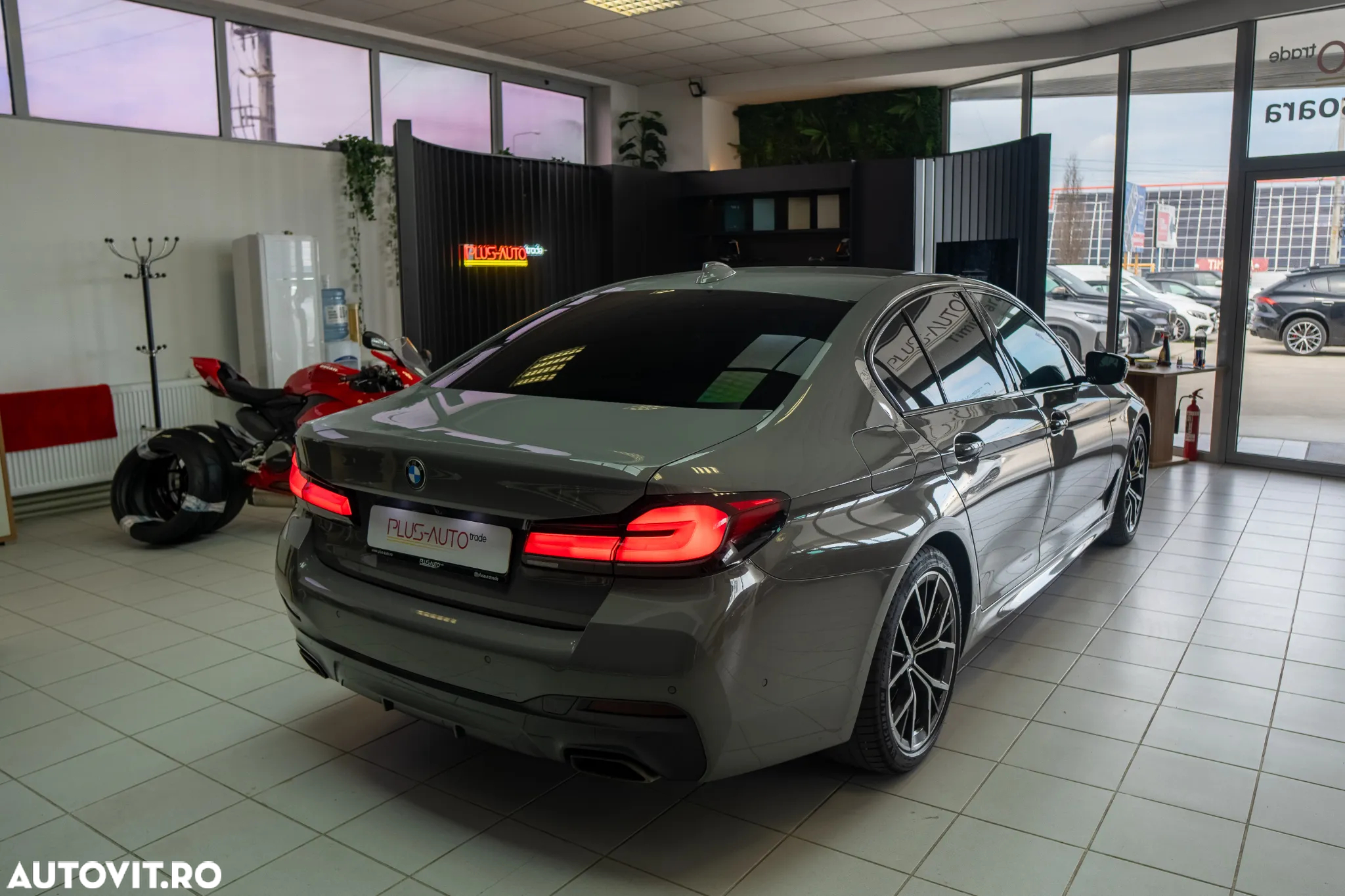 BMW Seria 5 530d xDrive AT MHEV - 10