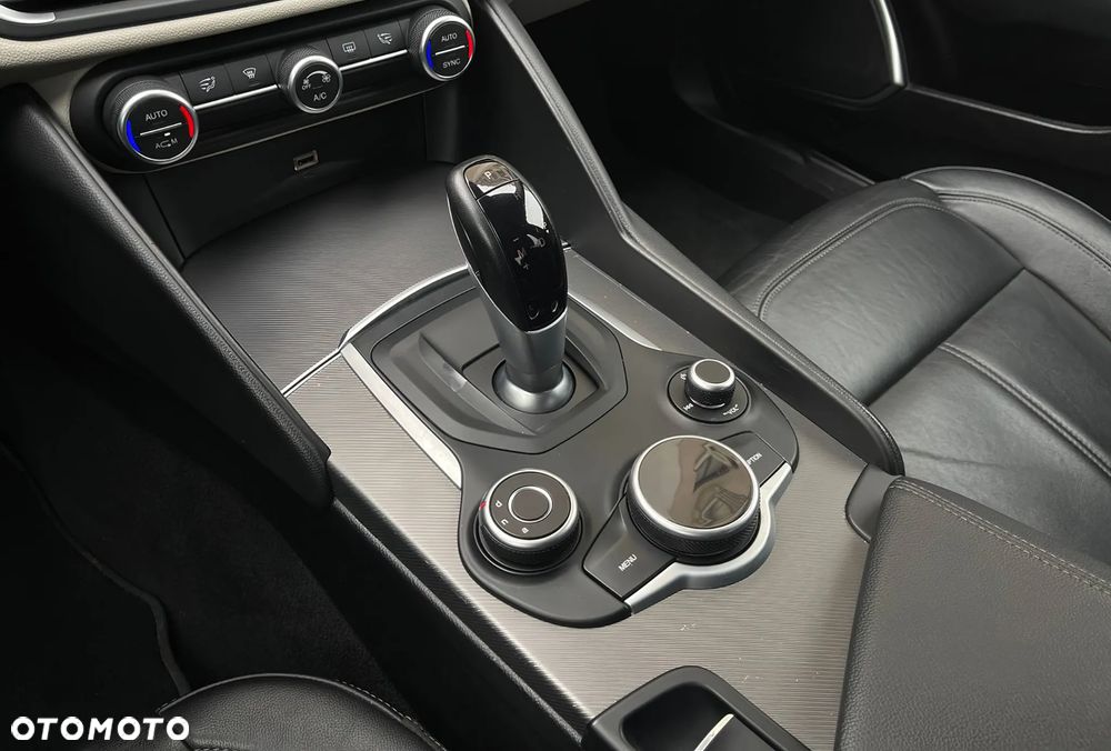 Alfa Romeo Giulia - 10