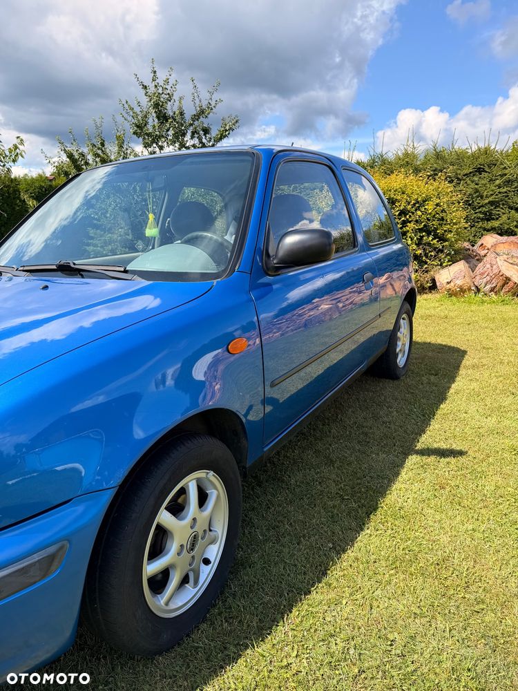 Nissan Micra 1.0 L - 12
