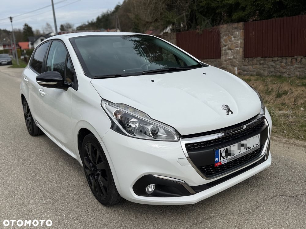 Peugeot 208 - 10