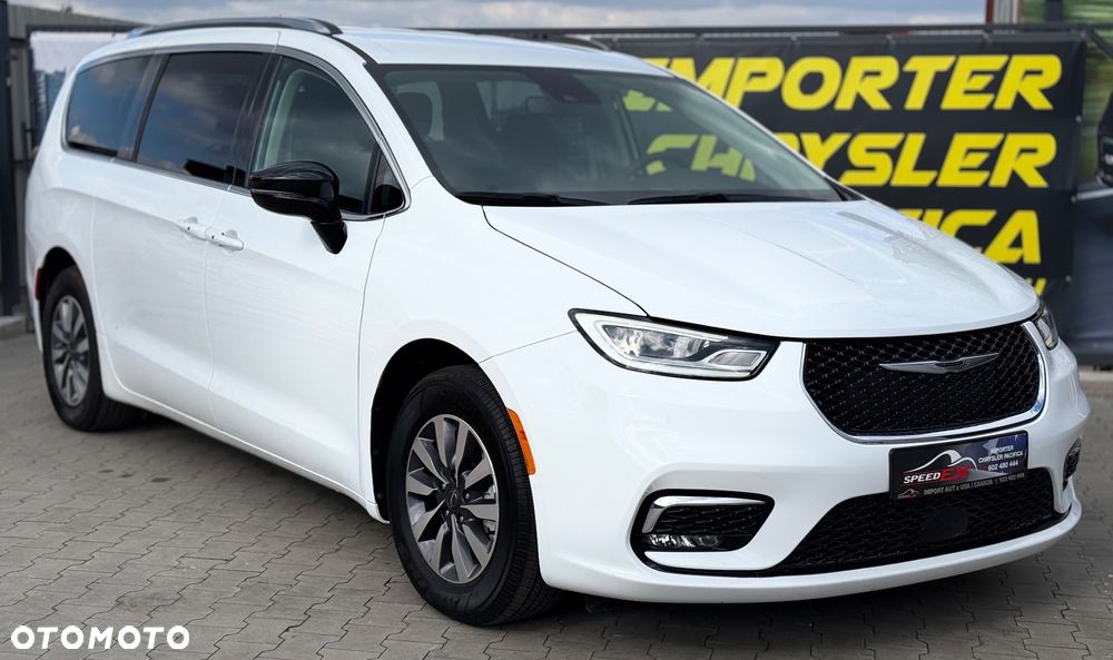 Chrysler Pacifica - 1