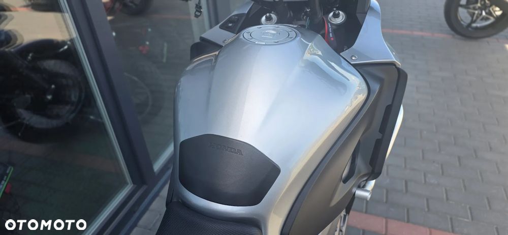Honda VFR - 8