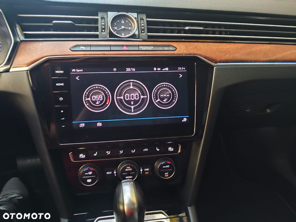 Volkswagen Passat 2.0 TDI SCR DSG Comfortline - 8