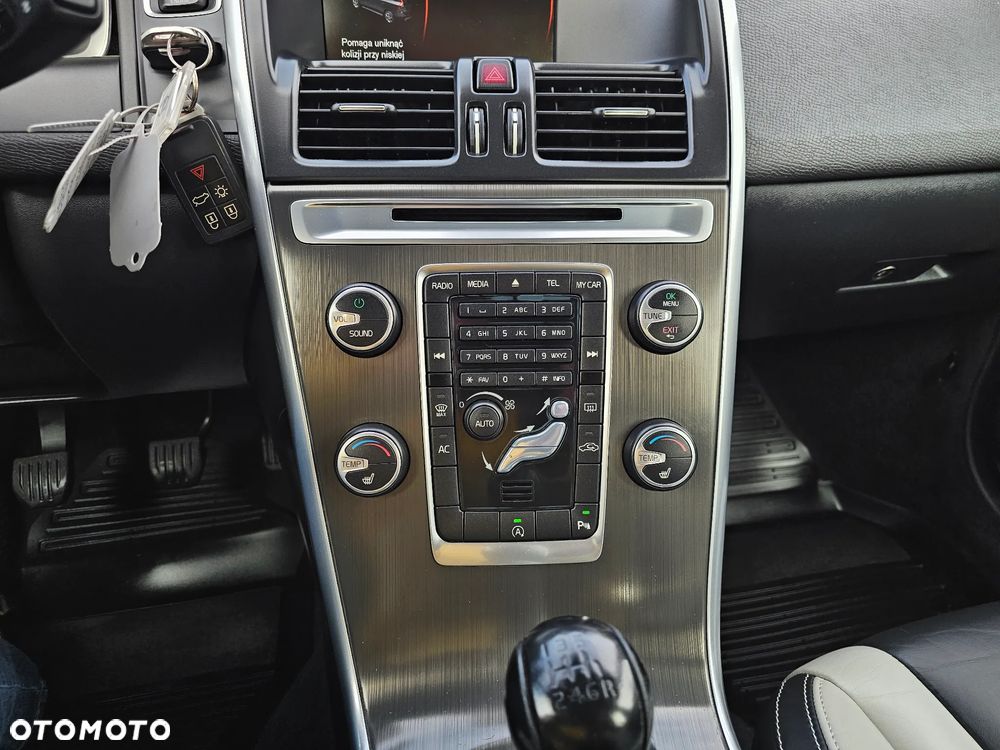 Volvo XC 60 D4 Momentum - 29